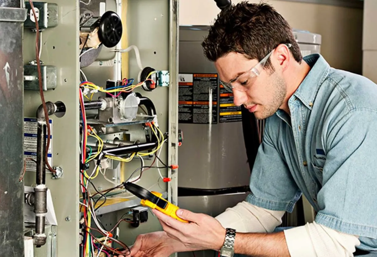 How Do HVAC Contractors Handle Urgent Repairs